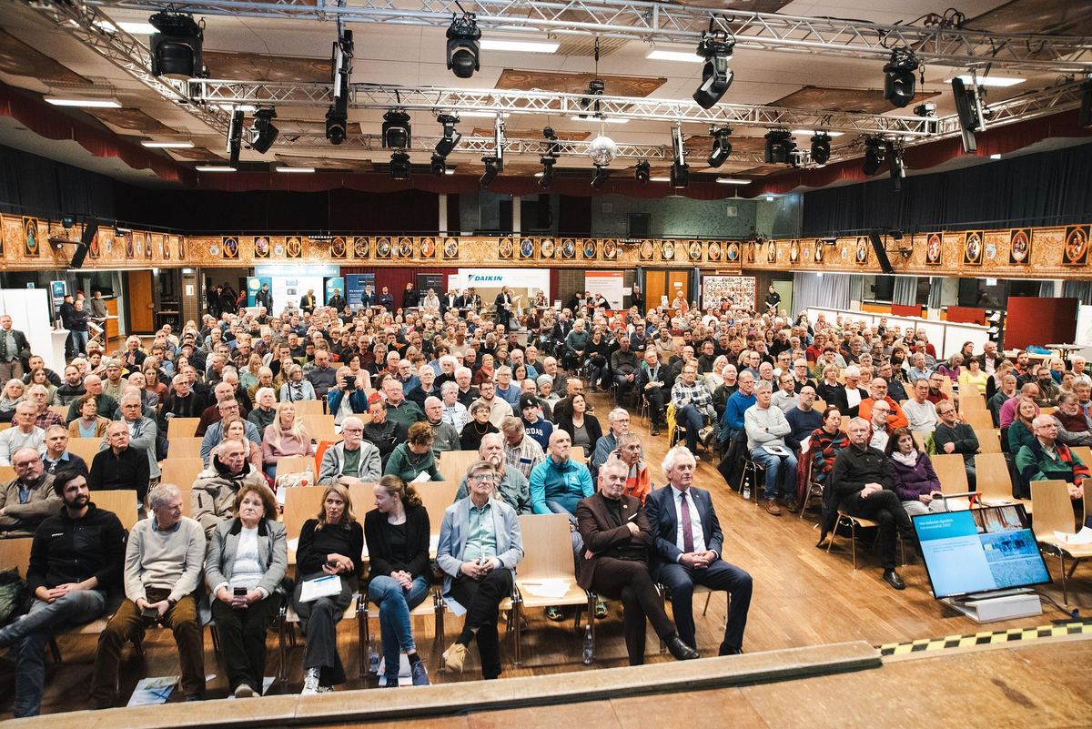 Volle Halle beim Wärmepumpen-Infotag in Moosburg