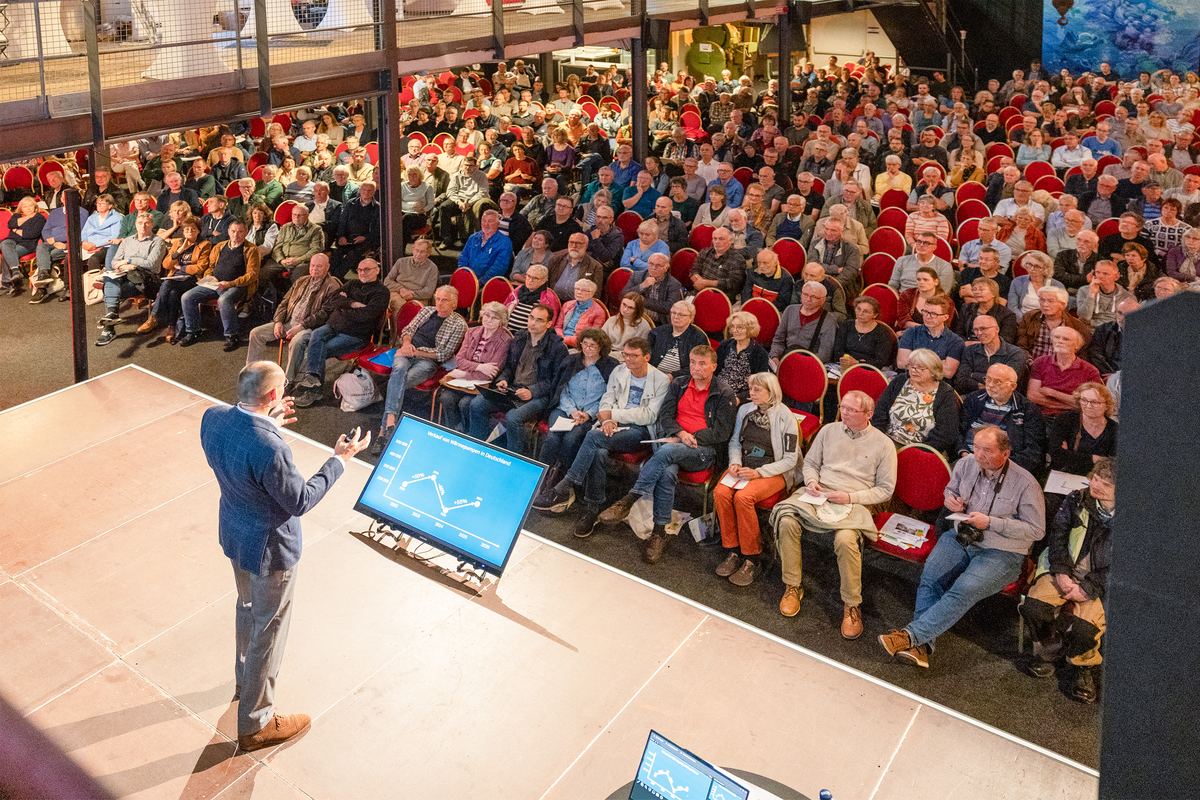 Vortrag vor vollem Saal in Uelzen